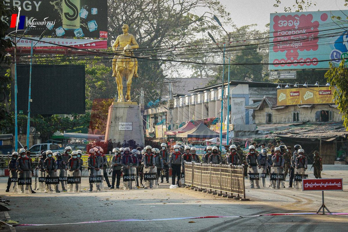 Myaelatt_Athan's tweet photo. စစ်ကောင်စီ ပဲခူးတိုင်းဝန်ကြီးချုပ်နဲ့ ဒုဝန်ကြီး ပြည်မြို့မှာ ယတြာလာချေလို့ လုံခြုံရေးတင်းကျပ်
ပြည်၊ ဇန်နဝါရီ ၁၅၊ ၂၀၂၅။
သတင်းအပြည့်အစုံ - https://t.co/NcUNe0Yh3P
#MyaelattAthan #News #Pyay #Myanmar https://t.co/GD8EKMaLmT