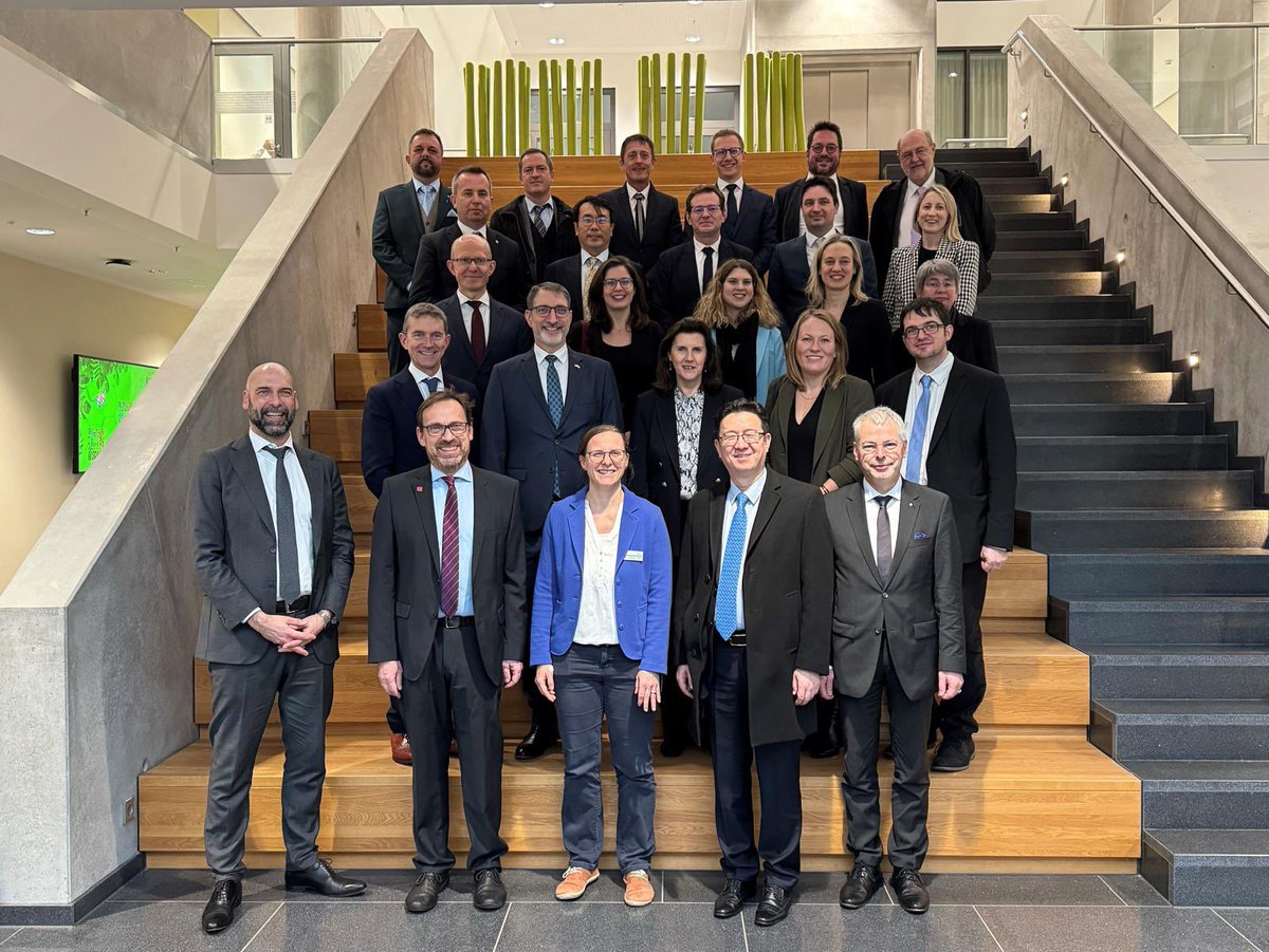 Consul General Anne-Marie Flynn (@irlcgfrankfurt) on Twitter photo Ich habe mich sehr gefreut, letzte Woche Mainz zu besuchen. Danke an <a href="/rlpNews/">Landesregierung Rheinland-Pfalz</a> für die Organisation eines faszinierenden Besuchs beim Institut für Biotechnologie und Witkstoffforschung und an Ministerpräsident <a href="/Alex_Schweitzer/">Alexander Schweitzer</a> für einen wunderbaren Neujahrsempfang! Ich habe mich sehr gefreut, letzte Woche Mainz zu besuchen. Danke an <a href="/rlpNews/">Landesregierung Rheinland-Pfalz</a> für die Organisation eines faszinierenden Besuchs beim Institut für Biotechnologie und Witkstoffforschung und an Ministerpräsident <a href="/Alex_Schweitzer/">Alexander Schweitzer</a> für einen wunderbaren Neujahrsempfang!