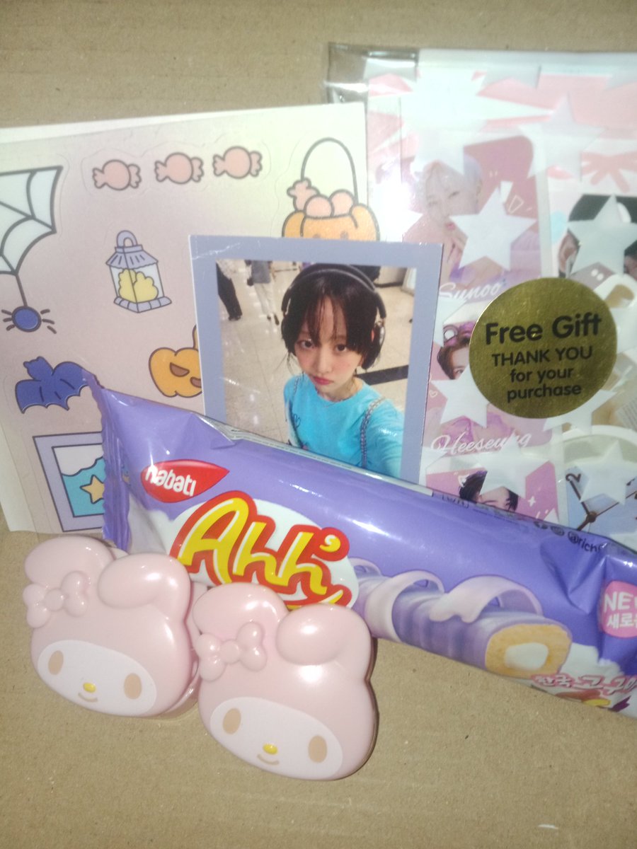 alymails tweet picture