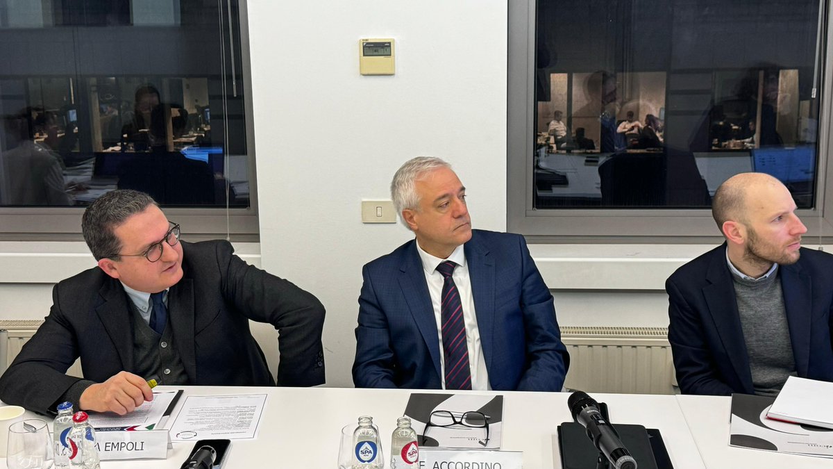 IComEurope's tweet photo. 🚩Today, Cantiere Europa's latest #PolicyBreakfast was held with the partecipation of @francoaccordino, HoU Investment in High-Capacity Networks, DG #CONNECT. The event focused on EU #connectivity and #5G development gap with USA and China. Many thanks to all the partecipants! https://t.co/kyedEcm24r