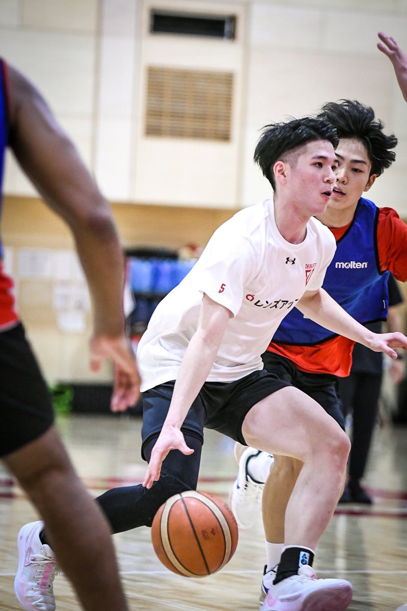 CHIBAJETS's tweet photo. 「早く皆さんの前でプレーしたいです！」

と、練習後に頼もしいコメントをくれた #瀬川琉久 選手の写真を少しお届け🏀コートデビューした際にはぜひ大きな #声炎 を送ってあげてください📣🔥#chibajets #Bリーグ #千葉ジェッツ #楽しみが過ぎる https://t.co/oW9Jh3qKxc