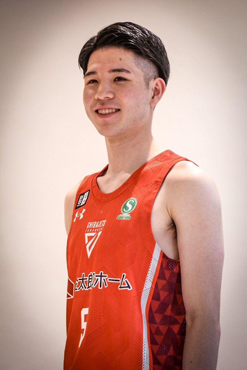 CHIBAJETS's tweet photo. 「早く皆さんの前でプレーしたいです！」

と、練習後に頼もしいコメントをくれた #瀬川琉久 選手の写真を少しお届け🏀コートデビューした際にはぜひ大きな #声炎 を送ってあげてください📣🔥#chibajets #Bリーグ #千葉ジェッツ #楽しみが過ぎる https://t.co/oW9Jh3qKxc