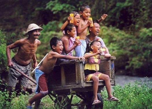 السعادة خُلقت لكم ..تكفيكم جميعاً .. فتقاسموها ولاتنافسوها .. هي بالإمساك تفنى، وبالإنفاق تبقى"