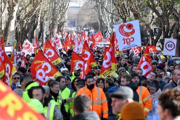 Intellactuel's tweet photo. #ofaure #syndicats #LFI #nfp #censure =CHAOS pour, en vrai, 6mois de travail en+ moyen Aidés par #medias qui entretiennent amplifient le mythe du "TERRIBLE FLÉAU"de la #ReformeDesRetraites Ts C politiciens doivent grandir & s comporter en adultes responsables #franceinfo #bayrou https://t.co/apj4tkSeKm