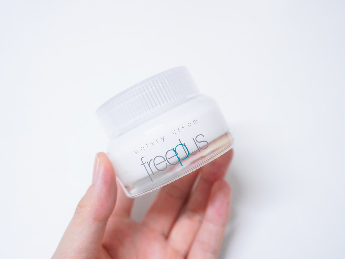 new5u's tweet photo. อยากแนะนำคนผิวแห้งต้องมีตัวนี้ FREEPLUS WATERY CREAM ‘คุชชั่นครีมบำรุงผิว #Freeplus’ รุ่นนี้ปรับแพ็คเกจใหม่!! ตัวช่วยบำรุงผิวหน้าให้ชุ่มชื้นดูอิ่มน้ำ เนื้อครีมเปลี่ยนเป็นน้ำ บางเบา ซึมไว ไม่เหนอะผิว แต่บำรุงผิวให้ชุ่มชื้นอย่างล้ำลึก ตื่นมาหน้าดูอิ่มฟู ไม่แห้งกร้าน ผ่านการทดสอบการระคายเคือง ยิ่งช่วงหน้าหนาวแบบนี้แนะนำว่าต้องมีติดบ้านอ่ะ
#freeplusth #ฟรีพลัส #SkinCare