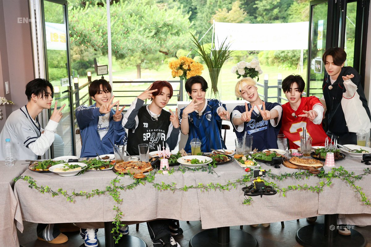 ENHYPEN's tweet photo. ENHYPEN
<돌박2일 - 뱀파이어 여름 운동회>
Photo Sketch 📸

( https://t.co/OH51ehoLJw )

#ENHYPEN #엔하이픈
#돌박2일 #IDOL1N2D https://t.co/SJlV4xGoS3