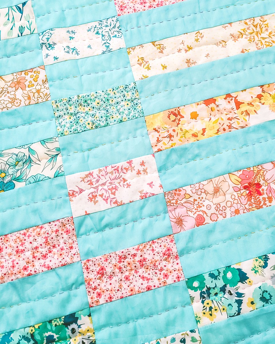 ArtGalleryFab's tweet image. Got scraps and strips lying around, waiting for their moment to shine? Say hello to the Nickel and Dime Quilt! 

bit.ly/40uiX3o

#ArtGalleryFabrics #AGFBloomcore #ScrapQuilting #NickelAndDimeQuilt #AGFLinen #QuiltInspo #ScrapBuster