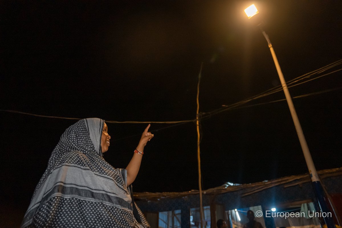 ☀️ La #AlianzaShire ilumina la vida de 38,000 personas en Kobe, Etiopía, con +200 luminarias solares. La superficie iluminada pasó del 13% al 45%, mejorando la seguridad y los negocios locales.

Más info 👉 alianzashire.org/la-alianza-shi… 

#EUinEthiopia #EUTF