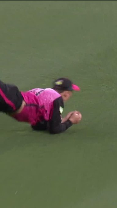 LACHY SHAW TAKES A SCREAMER!  📹 Credits: Twitter/BBL
