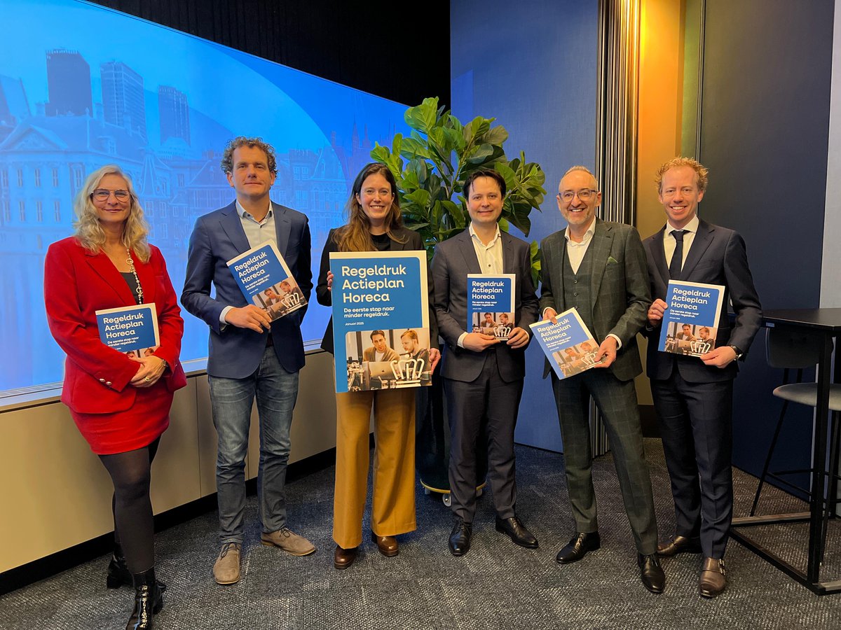 Zojuist overhandigden we aan de #TweedeKamer het #Regeldruk #Actieplan #Horeca. Wat willen we bereiken? Minder regels die het ondernemen belemmeren. 

ow.ly/pjax50UGIPg

#minderregels #ondernemenmetKHNdatwerkt