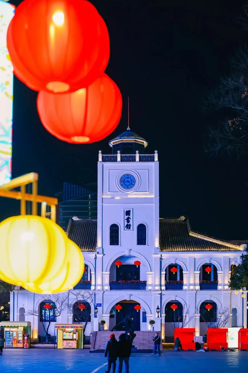 Today, Erquan Square📍 at Chong'an Temple in #Liangxi district transforms into a bustling scene for an exciting flash mob event showcasing an array of innovative cultural and creative products related to the upcoming 2025 CCTV #SpringFestival Gala🏮.

From stunning commemorative stamps✉️ and adorable mascot plush toys🪆 to charming refrigerator stickers🏷️, all are designed to convey auspicious blessings to the #YearofSnake🧧.

So, why wait? 😉Dive into the festive enchantments at this hot spot and let your heart brim with joyous anticipation for the new year!🎉 #LiangxiTour