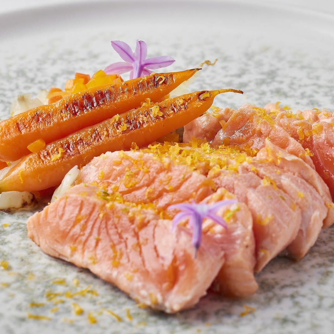 Entre los platos de la carta de esta temporada del Rest. Aragonia <a href="/palafoxhoteles/">Palafox Hoteles</a> no te puedes perder:
👌#TruchaPirinea en sashimi infusionada en su “caldo especiado” Una receta reinterpretada s.XVIII del fraile aragonés #JuanAltamiras

📍C/ Marqués de Casa Jiménez s/n #Zaragoza