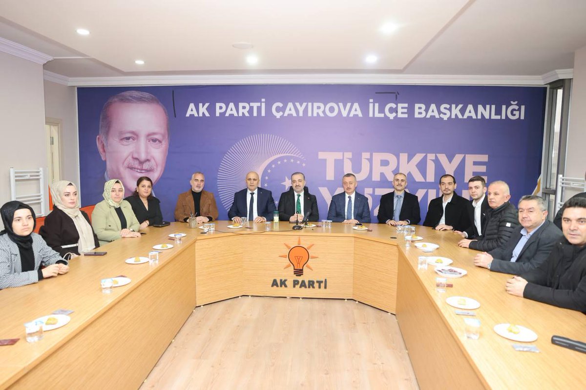 akkadincayirova's tweet photo. 📍İl Başkanımız Dr. @SahinTalus ve Mutlu Şehir Kocaeli’nin Mimarı Kocaeli Büyükşehir Belediye Başkanımız Doç. Dr. @tahirbuyukakin ‘ ı İlçe teşkilatımızda ağırladık, ilçemiz ve ilimiz hakkında kıymetli başkanlarımızla istişarelerde bulunduk.💐

@yyaseminozdemir 
@nesecureaydin https://t.co/QyWNNRBpKL