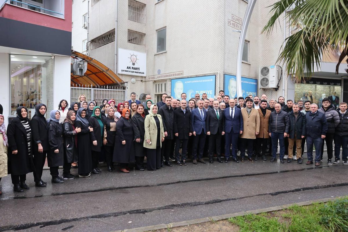 akkadincayirova's tweet photo. 📍İl Başkanımız Dr. @SahinTalus ve Mutlu Şehir Kocaeli’nin Mimarı Kocaeli Büyükşehir Belediye Başkanımız Doç. Dr. @tahirbuyukakin ‘ ı İlçe teşkilatımızda ağırladık, ilçemiz ve ilimiz hakkında kıymetli başkanlarımızla istişarelerde bulunduk.💐

@yyaseminozdemir 
@nesecureaydin https://t.co/QyWNNRBpKL