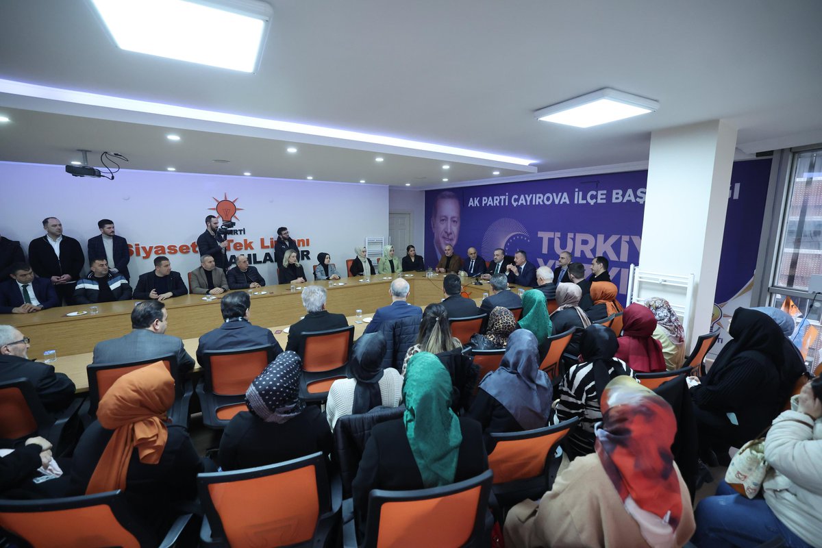 akkadincayirova's tweet photo. 📍İl Başkanımız Dr. @SahinTalus ve Mutlu Şehir Kocaeli’nin Mimarı Kocaeli Büyükşehir Belediye Başkanımız Doç. Dr. @tahirbuyukakin ‘ ı İlçe teşkilatımızda ağırladık, ilçemiz ve ilimiz hakkında kıymetli başkanlarımızla istişarelerde bulunduk.💐

@yyaseminozdemir 
@nesecureaydin https://t.co/QyWNNRBpKL