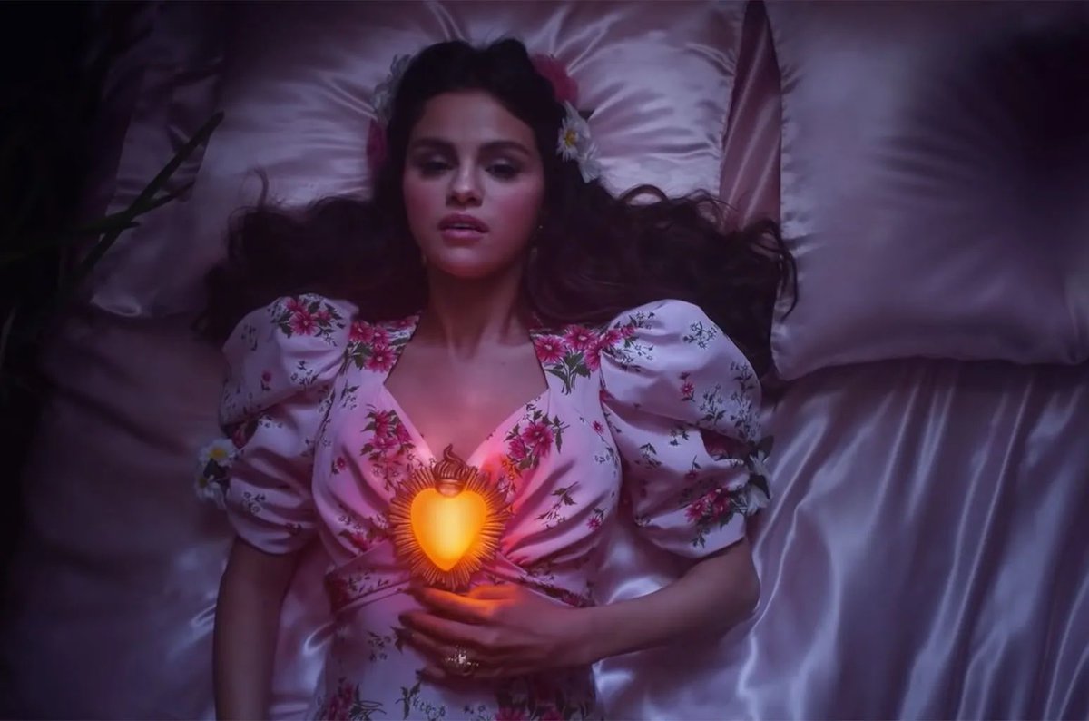 PopCrave's tweet photo. 4 years ago today, Selena Gomez released “De Una Vez.” https://t.co/hwq7kLDhM6