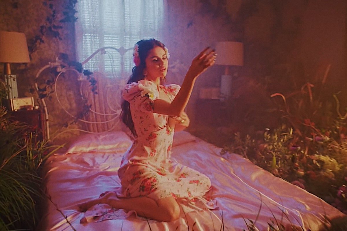 PopCrave's tweet photo. 4 years ago today, Selena Gomez released “De Una Vez.” https://t.co/hwq7kLDhM6