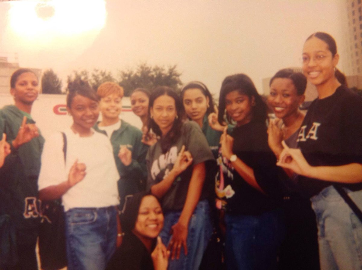 Tanya_N_Shelton's tweet image. Happy Founders Day to all of the ladies of Alpha Kappa Alpha Sorority, Inc. Just a few throw back pictures from being on the yard @PaulQuinn1872.  #AKA #ThetaTheta #PQC #LifeMember #SilverStar 🩷💚
