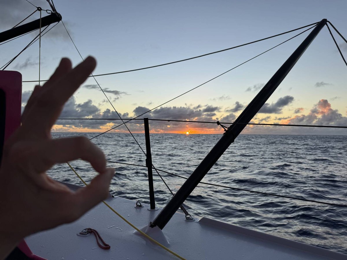 Merci Éole pour ce cadeau 🎁🙏

Depuis quelques jours, les conditions météo ont permis à Tanguy de recoller au groupe d’Imoca qu’il avait perdu de vue depuis la Tasmanie, un beau cadeau qui a de quoi relancer la régate et faire plaisir au marin !