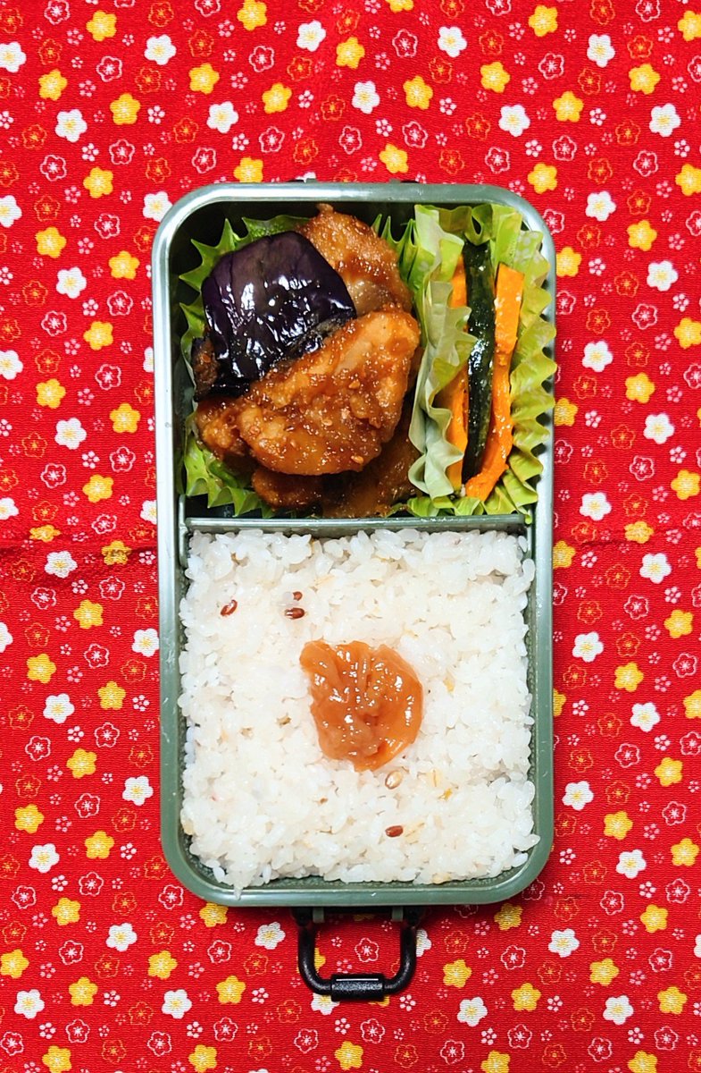 hmrdkr's tweet photo. 旦那さんのお弁当🍱

雑穀入りごはん
鶏唐揚げ南蛮漬け
キャベツとしらすの卵炒め
ゼンマイと厚揚げの煮物

雑穀入りごはん
梅干し
豚肉とナスの甘辛炒め
蒸しカボチャ

雑穀入りごはん
エビフライ
もやしと小松菜のナムル
大根と厚揚げの煮物

でした😊

#お弁当
#お弁当記録 
#お弁当作り楽しもう部 https://t.co/8CNIt9R1dq