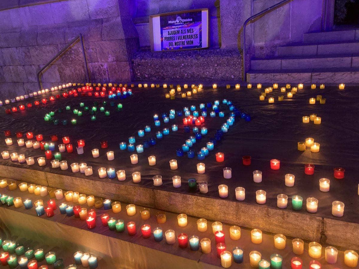 📸 Imatges de l'encesa d'espelmes el passat 21 de desembre de 2024. 

Vam poder gaudir del Grup de flautistes de l'Escola Pia, la coral Els Notes i, també, de la coral Cor d'Acords 🎶.