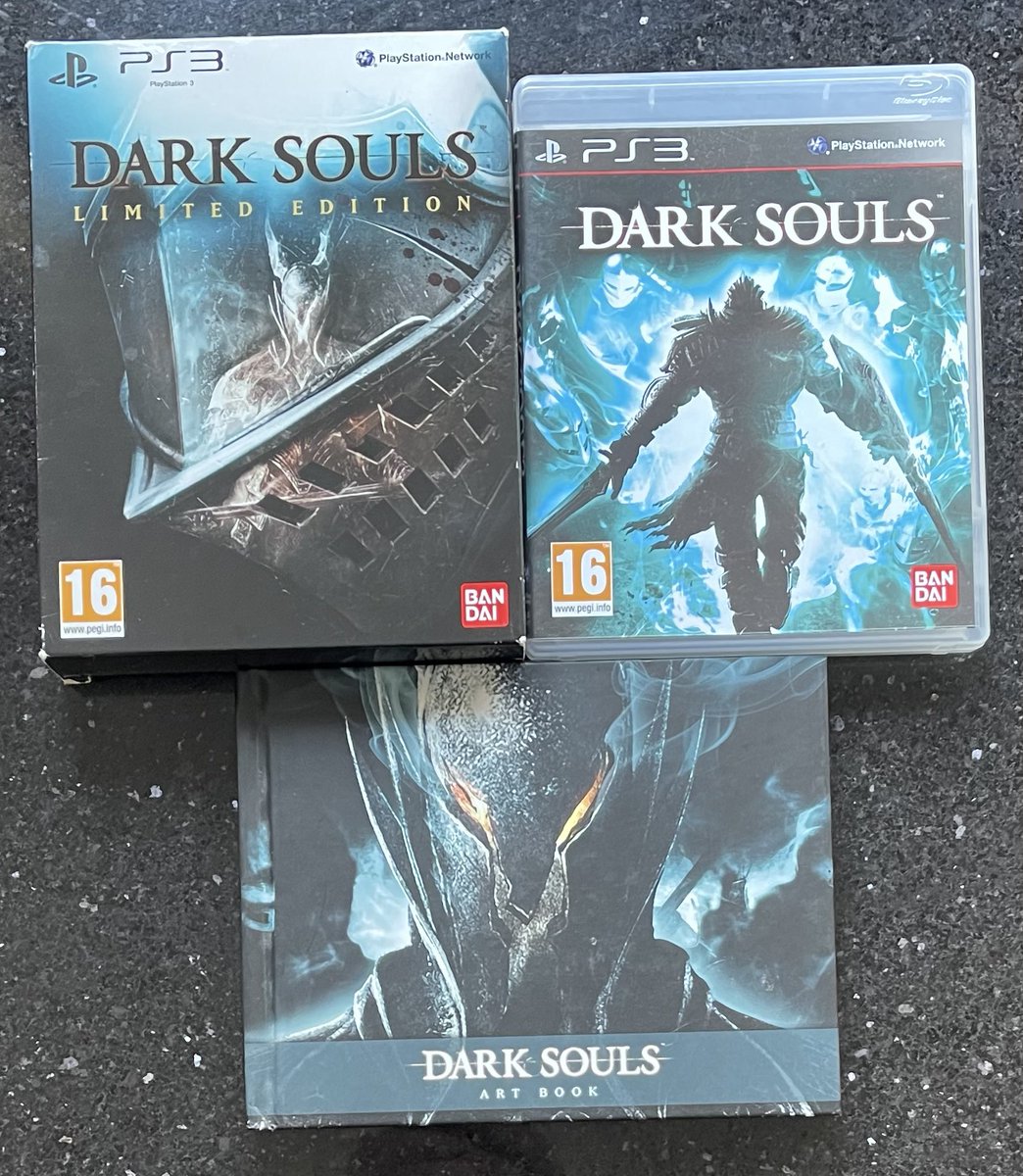 DazzaFett's tweet photo. Another fantastic game and another Great Limited Edition I am glad to have in my collection.

#darksouls #fromsoftware #gamecollection https://t.co/QF3N9DQTii