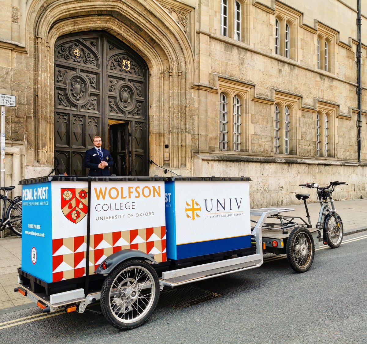 PedalandPost's tweet image. 🚴 Are you a student returning to Oxford University for 2025? 

🎉 New years resolution to be more sustainable? 

📦 Sign up to have online deliveries come by cargo bike with Pedal &amp;amp; Post this year, its totally free and parcels still arrive same day

hubs.ly/Q031WFKy0