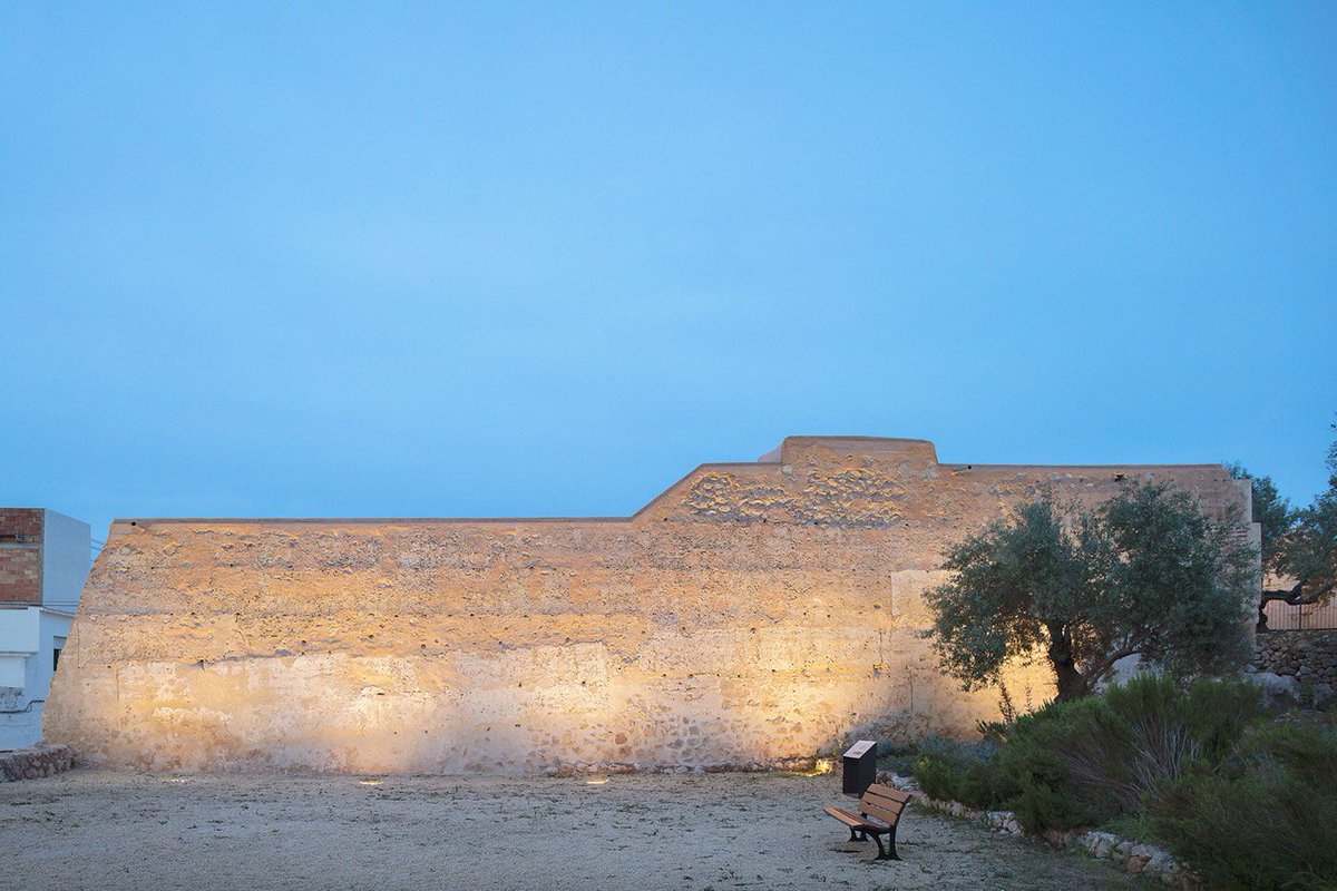 Restauración y puesta en valor del conjunto defensivo amurallado del “Portal Roig i El Rafalí» | el fabricante de espheras #arquitectura <a href="/FontdEnCarros/">La Font d'en Carròs</a> #patrimonio <a href="/el_fabricante/">el fabricante</a> f. <a href="/milena_fotoarq/">Milena Villalba</a> buff.ly/4fODQL6