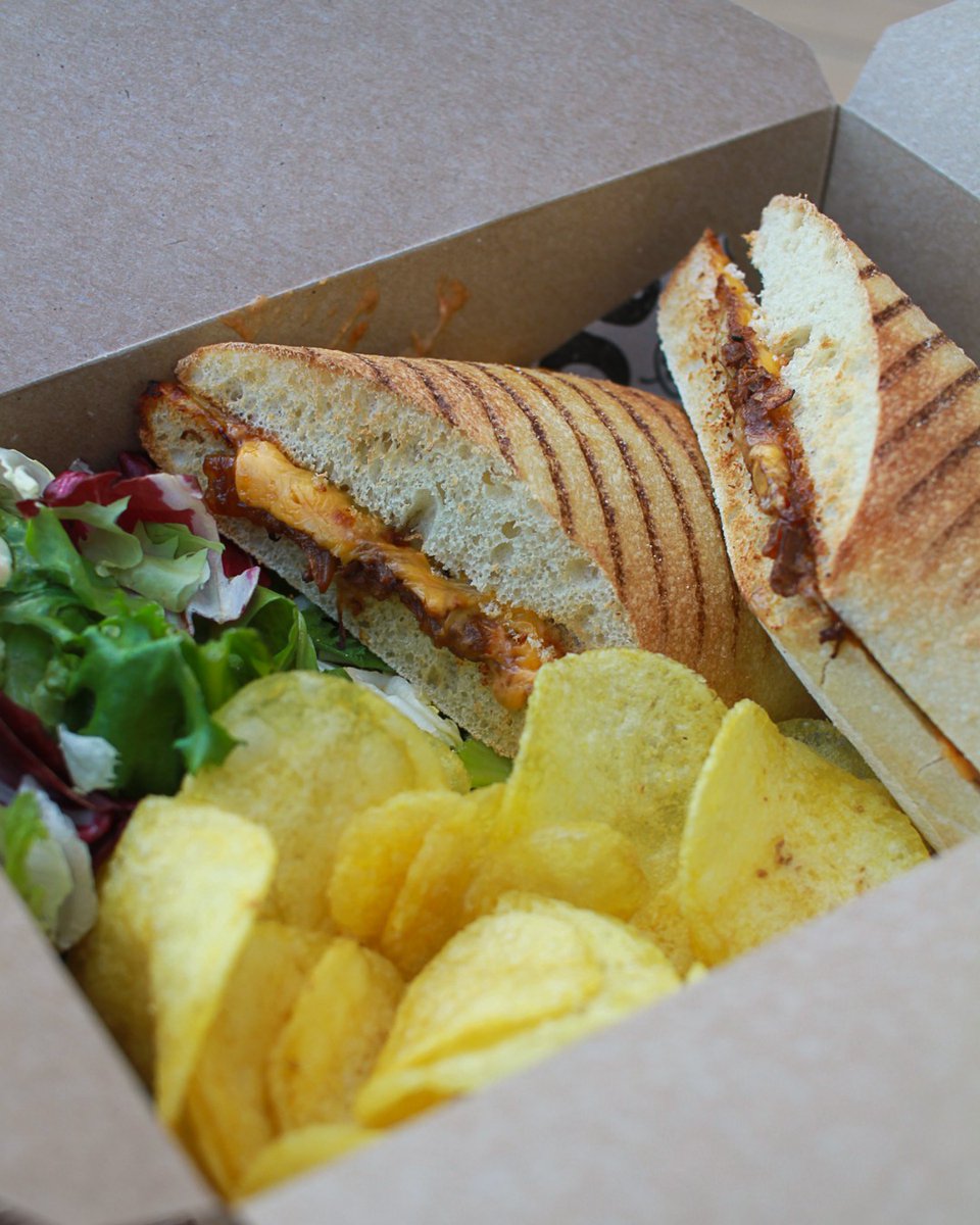 groundespresso's tweet image. Ground to go?!🤎 How about one of our new Pulled Beef Paninis for the road??

Juicy pulled beef, caramelised chutney and cheddar, topped with burger sauce. So tasty &amp;amp; amazing for warming up these chilly days.

#groundespresso #wedocosy #pulledbeef #groundtogo