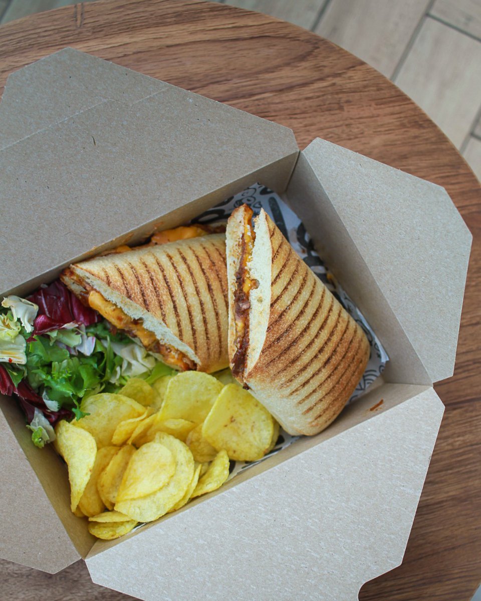 groundespresso's tweet image. Ground to go?!🤎 How about one of our new Pulled Beef Paninis for the road??

Juicy pulled beef, caramelised chutney and cheddar, topped with burger sauce. So tasty &amp;amp; amazing for warming up these chilly days.

#groundespresso #wedocosy #pulledbeef #groundtogo