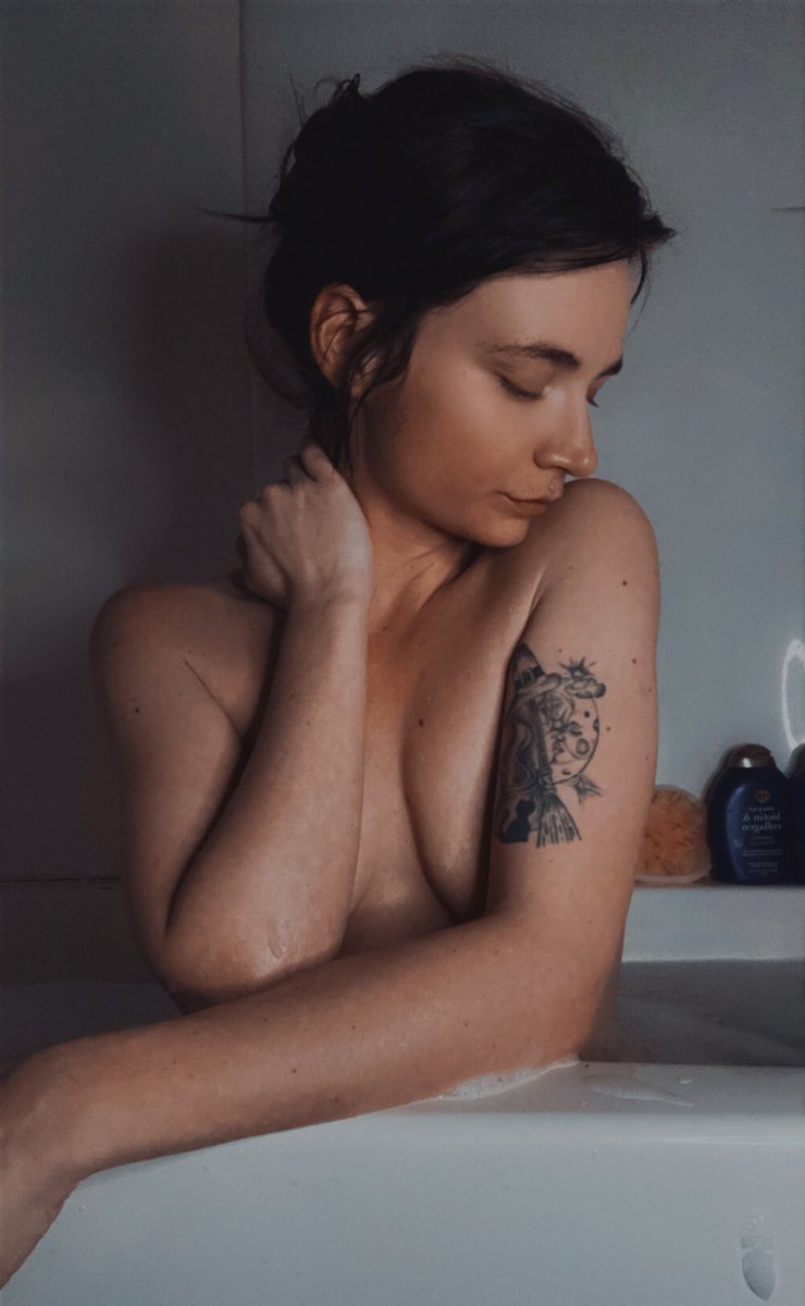 VicSunshines's tweet image. @OnlyFansXposure hi there! 🖤 I’m Victoria. Come check out my page and play with me. onlyfans.com/victoriasunshi…