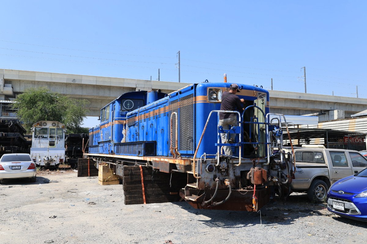 ラオス向けDD51-1143号を見てきました。運転台にも入らせてもらいまし