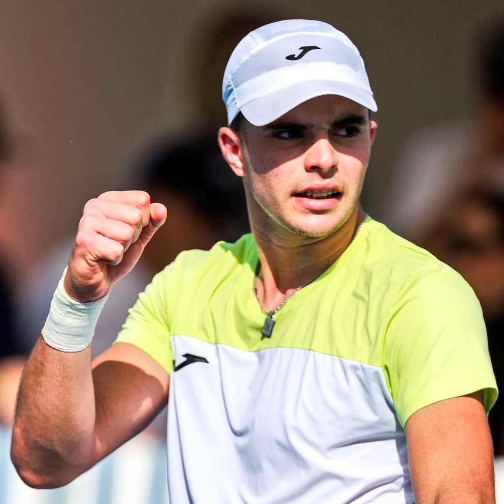 Que orgulho, Jaime! 🙌❤️

⭐ O nível português assina uma exibição espetacular frente a Novak Djokovic e cai apenas em 4 sets por 1-6 7-6(4) 3-6 e 2-6.

🇵🇹 Primeiro português a tirar um set a Djokovic e sai do Australian Open às portas do top-100.

✨🇵🇹