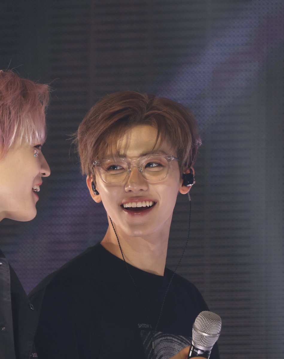 njmhae's tweet photo. this picture right here...yeah https://t.co/w0sjMA2mS6