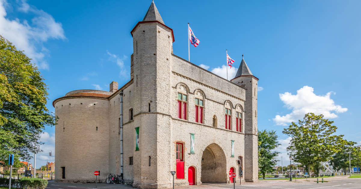 C'est une des portes de la ville de Bruges. Quel est le nom de celle-ci ? #bruges