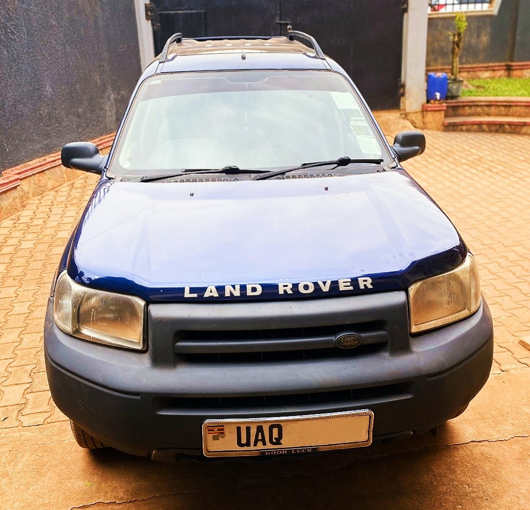 DriveNowUg's tweet photo. Hello clients with #AverageBudgets, just got you this person SUV in mint condition. It's a Land Rover Freelander 1998 edition with a mileage of 7000km that has 2.0cc and it's a Petrol version.
#Note: Owner negotiates after inspection but prefers buyers.
Costs: #Ugx12m https://t.co/eQ9ujld5al