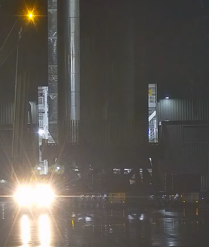 TrackingTheSB's tweet photo. The almighty Booster 12 has emerged from Megabay 1 in one piece!
It'll now be moved to the rocket garden where it'll live it's retirement life.
📸 Lab Padre, Rover 1
#starship #booster12 #spacex #starbase #flight5 https://t.co/WvyutGooo6