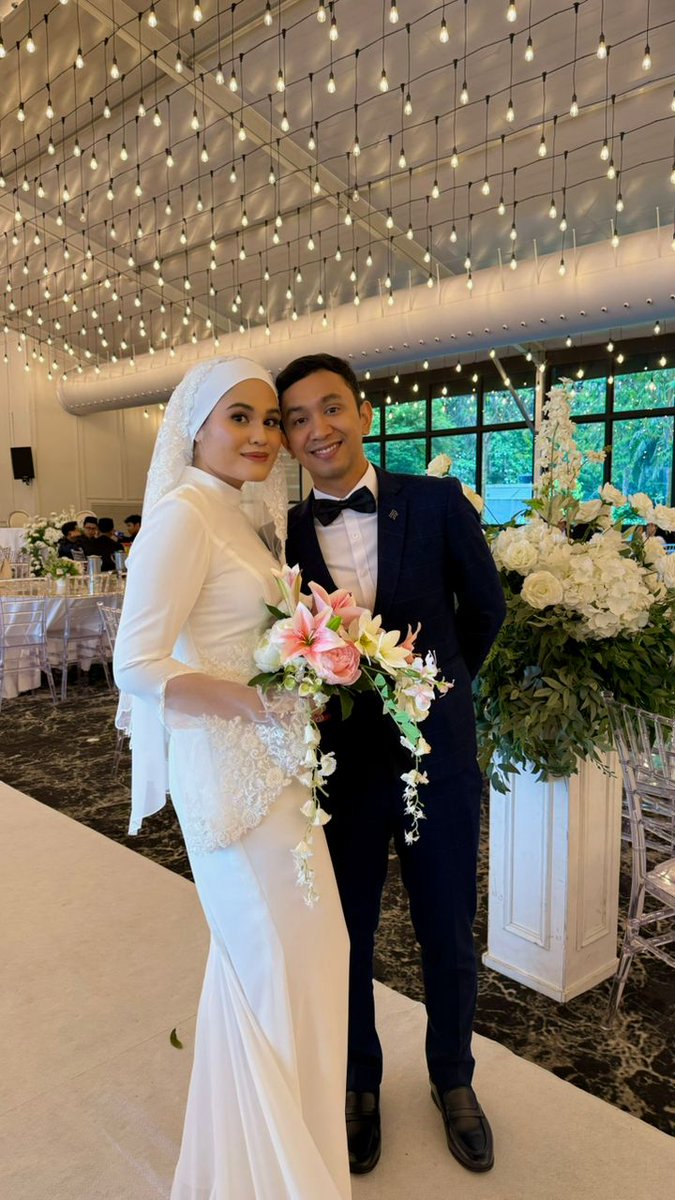 jepandjay's tweet photo. Congrats Lisa. Love sangat look she https://t.co/9E7KW7SJku