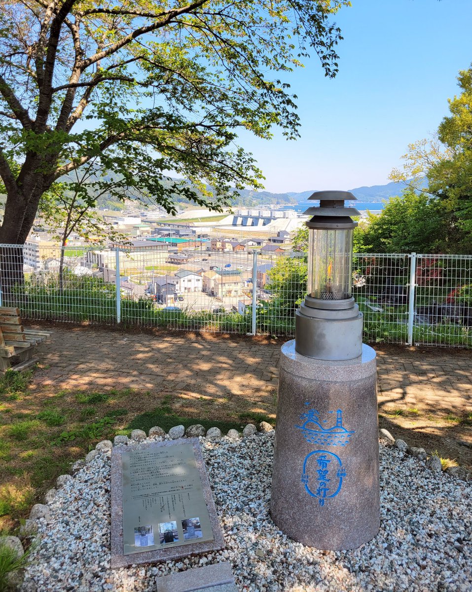 神戸市東遊園地にある「1.17希望の灯り」。東日本大震災後に岩手県陸前