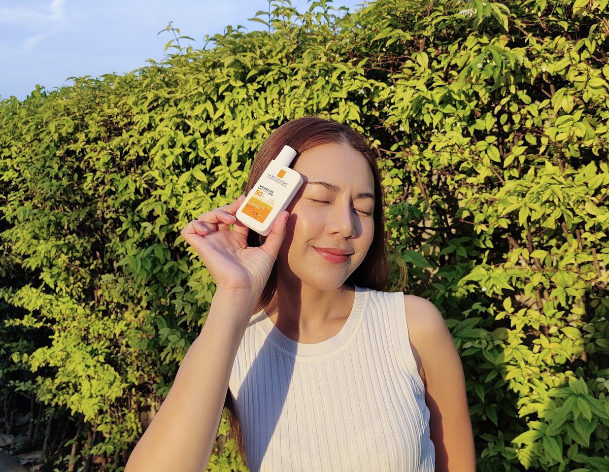 foxeryrose's tweet photo. กันแดด🌞 La Roche นี่ให้ขึ้นแท่นลูกรักตลอดไปเลย กันแดด กันน้ำ กันเหงื่อดีมาก วัดผลจากที่ทาไปดำน้ำที่ภูเก็ตแล้วผิวไม่ไหม้เลย ทนน้ำมาก เนื้อเป็นลิควิดเกลี่ยง่าย กันแดดได้ถึงระดับ Ultra-Long UVA ที่ทำร้ายผิวลึกกก ป้องกันการฝ้า และจุดด่างดำ แต่งหน้าต่อไม่กวนเมคอัพ ผิวสวยมาก https://t.co/SkN8uKPsRq