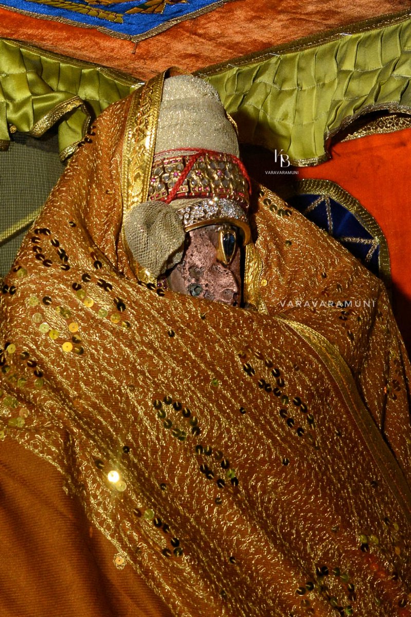 VUjjivana's tweet photo. Pics from this year's Sankranti Paarvettai (Hunt) Utsava of Kanchi Varadarajaswamy temple. 

As a part of this Utsava, the deity is taken in a palanquin to a hillock in Palayaseevaram Village at a distance of 17 km from Kanchi. The Royal preceptor of Vijayanagara, the Tatachar of Kanchi, walks the entire 17 km stretch with the deity along with his shishyas, while chanting the stotras of Sri Vedanta Desika.