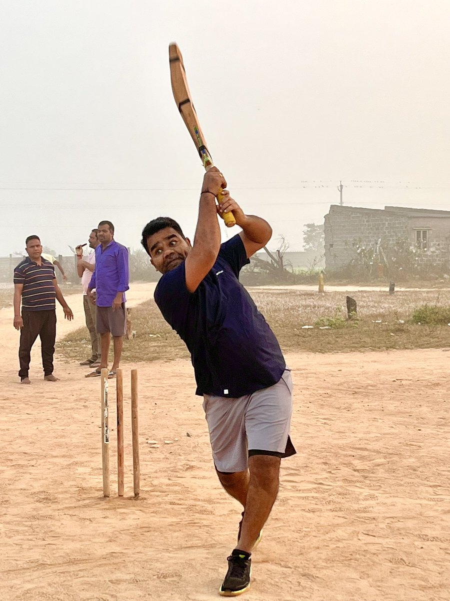 Pandakki ooriki velthe 
yedi vunna lekunna ok..

But cricket jaroori heee..
#CricketTwitter #fanofcricket