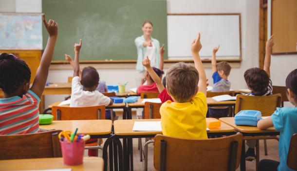 nousaerons's tweet photo. Latvia (pop. 1.9 M) has installed CO2 sensors in 14,000 classrooms to monitor indoor air quality in real time. Measurements are freely available at https://t.co/RrGdgwOy0v. A tremendous effort in transparency and prevention. Other similar initiatives: https://t.co/JA1RvPaXQ1 https://t.co/coAU2jYzSP