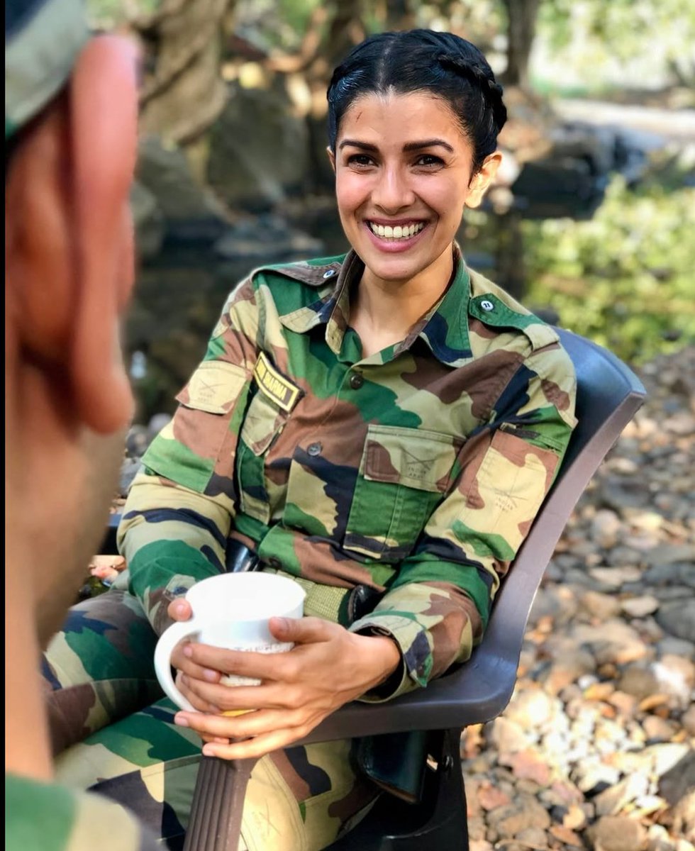 filmfare's tweet photo. #NimratKaur shared BTS stills from her 2017 web series #TheTestCase on the occasion of #ArmyDay2025. She saluted the brave hearts who serve the nation. ๐ฏ
#Trending https://t.co/Zrulp5AnRp