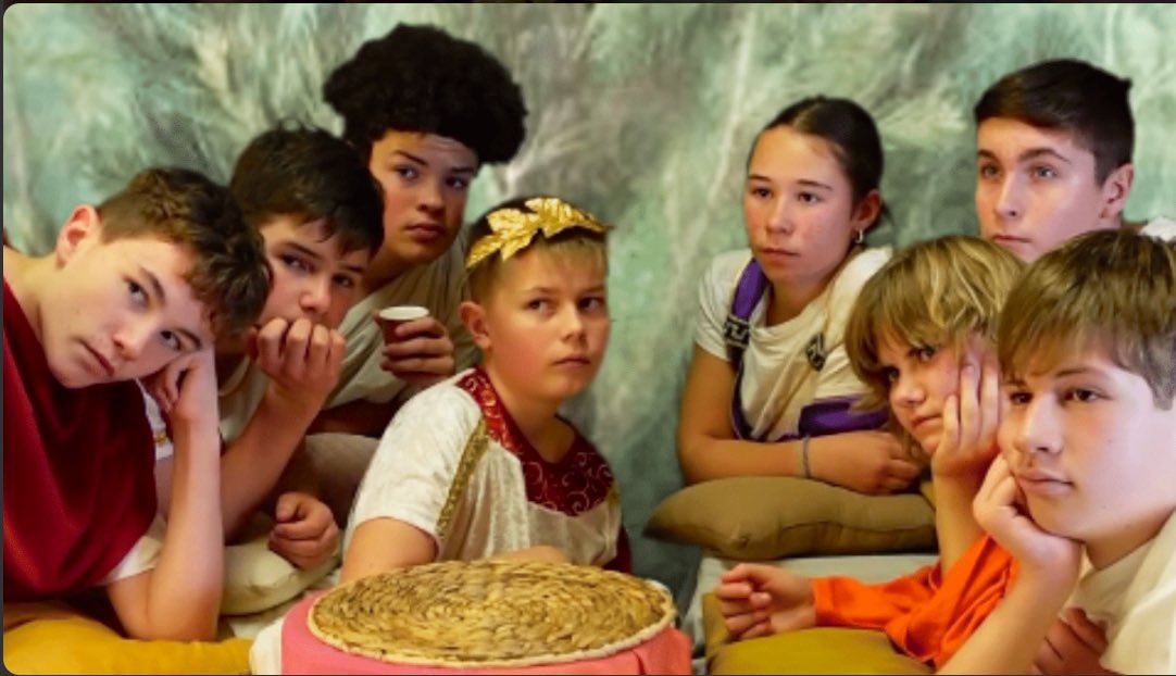 Un film de 3 minutes, en latin, sur le thème de la cuisine à Rome dans l'Antiquité. Le collège de Bailleul (Nord) a remporté le 1er prix !
Le latin, une langue morte sacrément vivante !
🎦 france3-regions.francetvinfo.fr/hauts-de-franc…