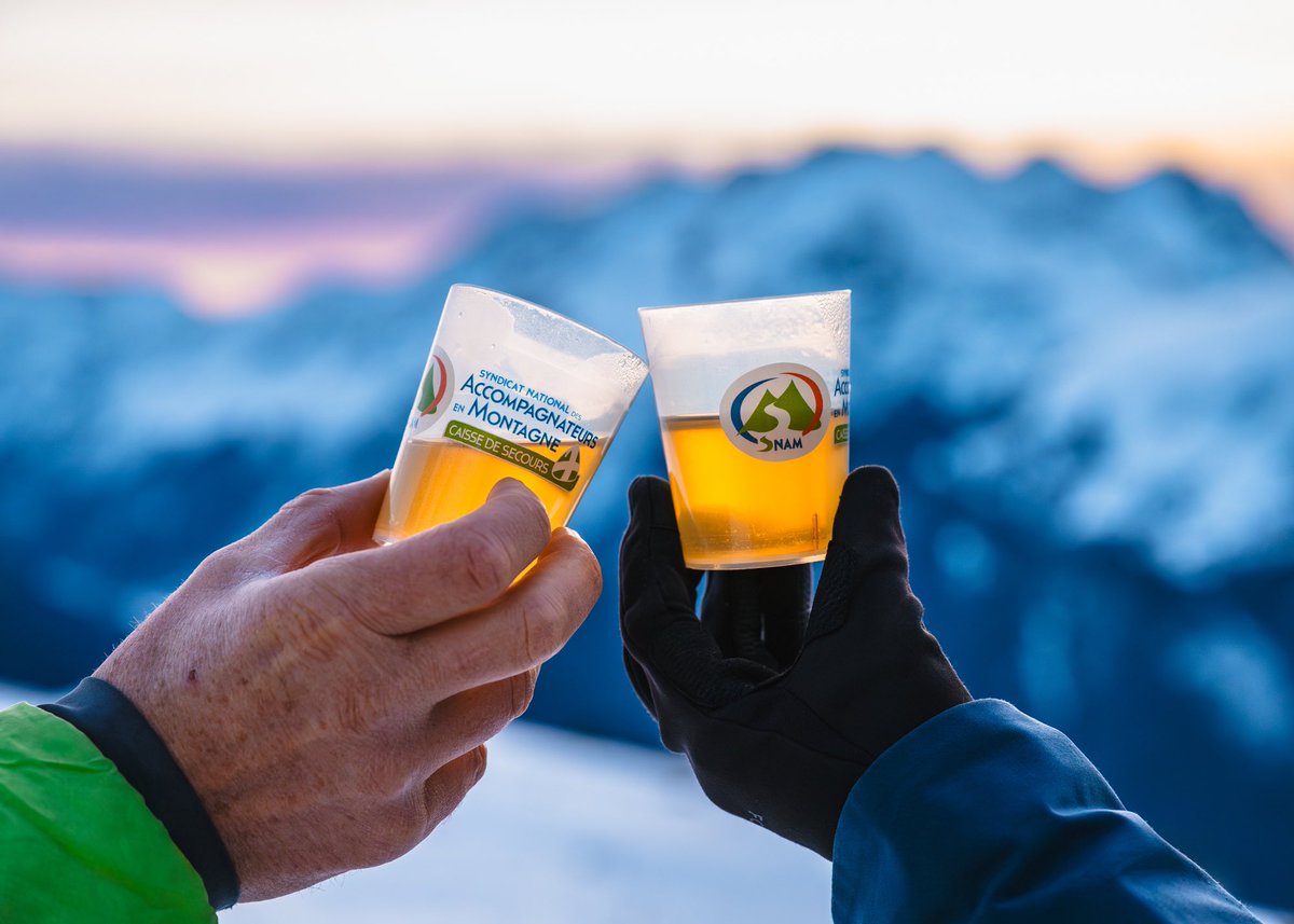 La magie d’un coucher de soleil en raquettes en Oisans 🥾🏔️🌄

📍Villard Reculas, grand domaine <a href="/alpedhuez/">Alpe d'Huez</a> 

📸 Marion <a href="/Foehn_Photo/">Marion C. 🦊</a> 

#PartirIci dans les montagnes