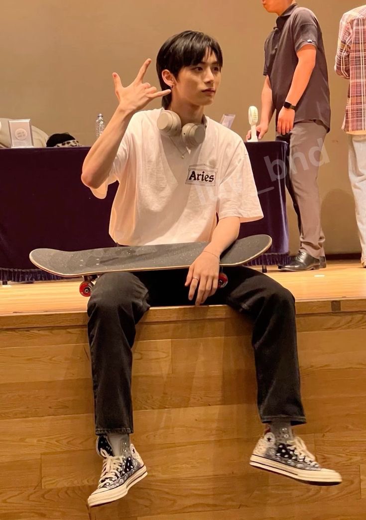 taesanvi's tweet photo. 🛹🤟🏻🎧 https://t.co/fOK4XsXERo