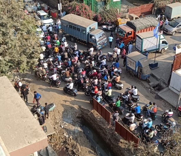 common2026's tweet photo. residents of Evershine Nagar Malad west
Why we should suffer? Now link road bridge has started. Any relief to evershine nagar residents?
@MumbaiPolice
@MTPHereToHelp @valentinevaz @lb_lina https://t.co/1RJDw0MjJJ