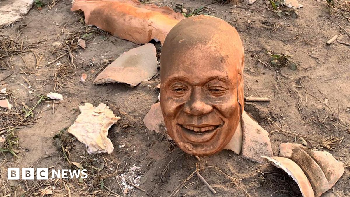 A statue of Ghana’s former President Nana Akufo-Addo, unveiled last November in the Western Region, has been destroyed. The statue, meant to honour his development efforts, faced backlash on social media and was criticized as "self-glorification."

bbc.in/40x8LY0