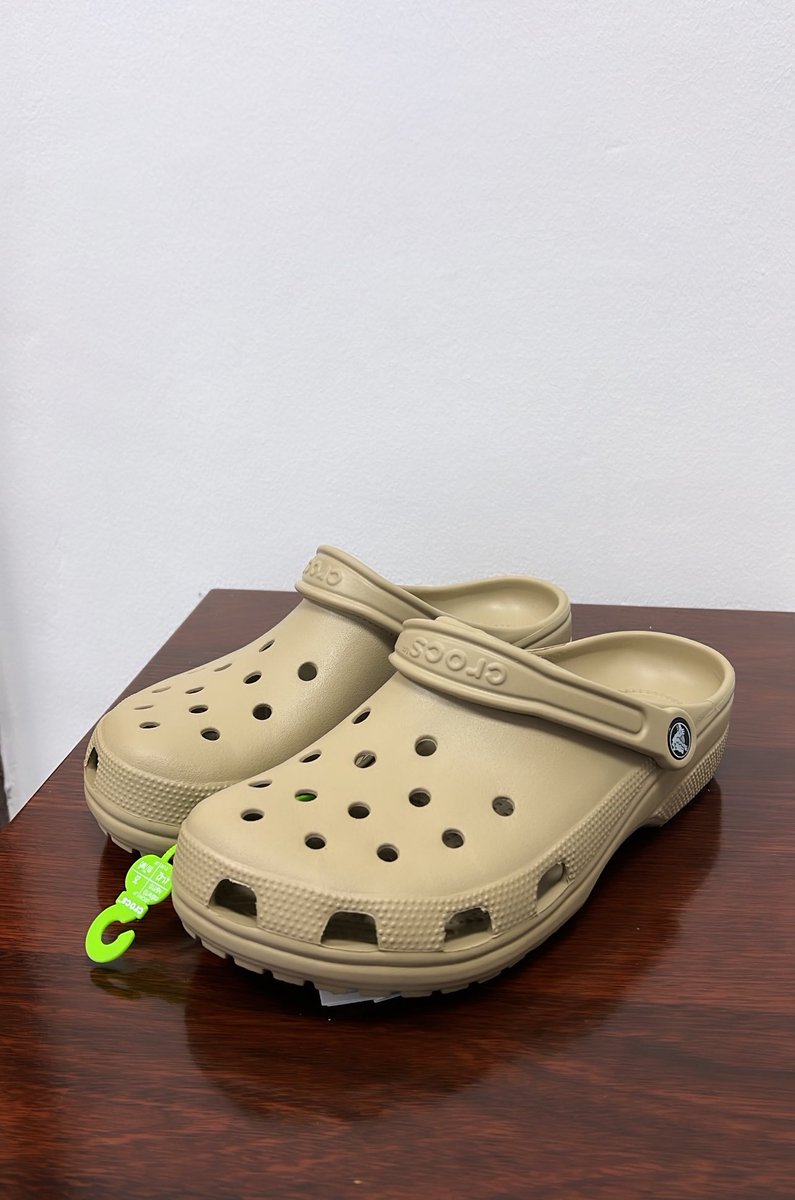 Footstude's tweet photo. What’s your favorite color? 

Crocs -280 cedis. 
Jibbitz available
Send us a dm 
Payment on delivery allowed. https://t.co/YNyfqSruFJ